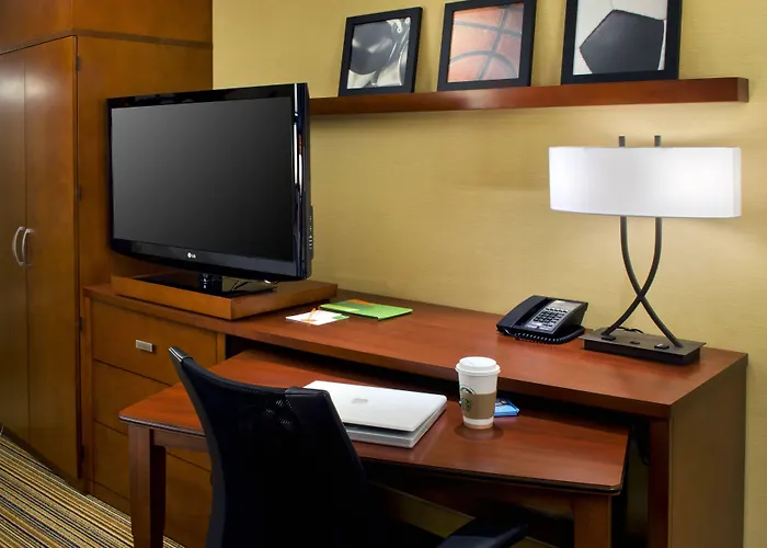 Courtyard By Marriott Newark Downtown
